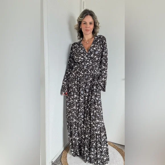 New Faherty Dakota Dress - Picture 3 of 14